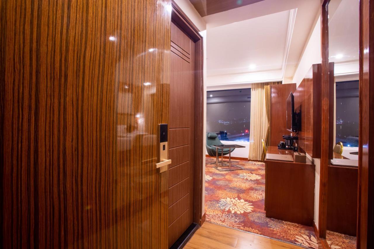 Kingston Hotel Bangalore Exterior foto